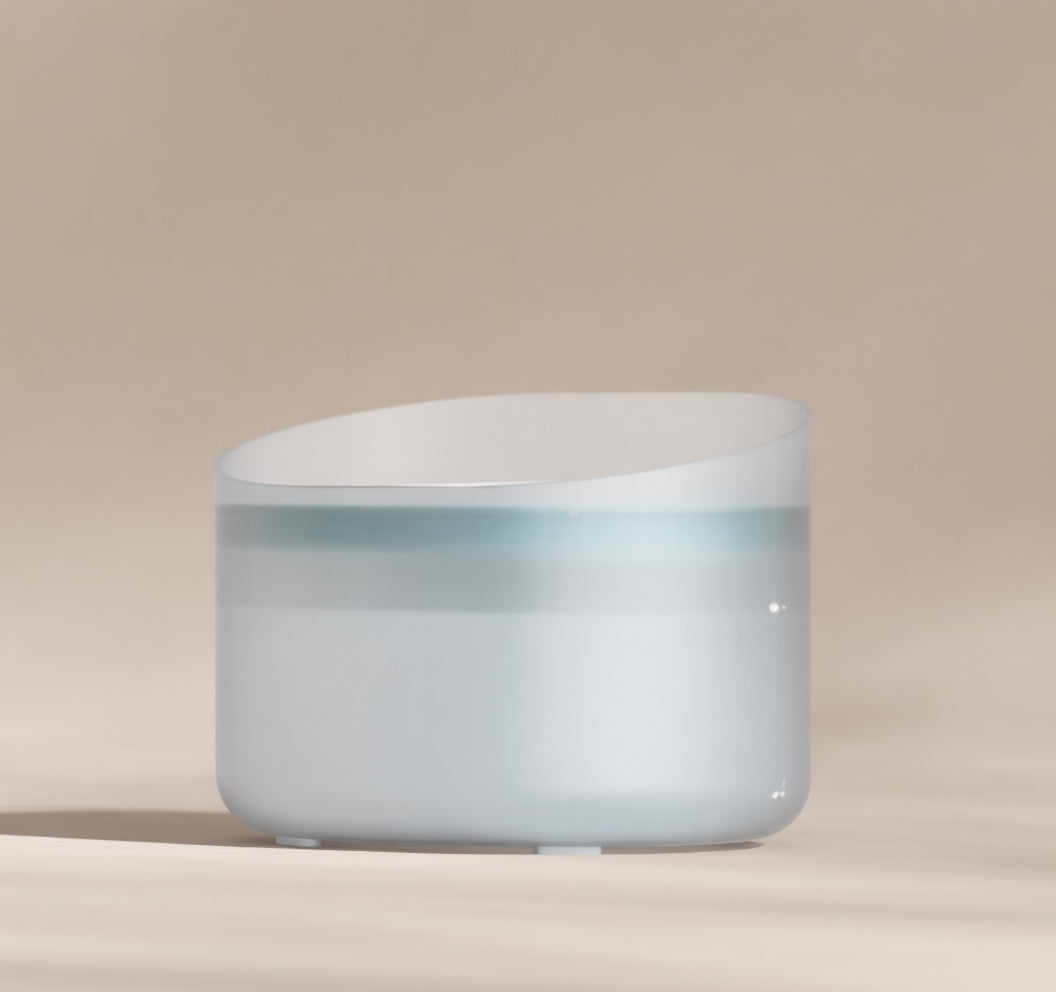 Tail-wagged dog water fountain with filtered system, featuring flowing water to encourage pet hydration and health.